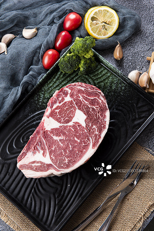 带背景的牛排牛肉场景图图片素材