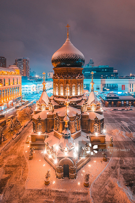 中国黑龙江省哈尔滨市索菲亚教堂雪景图片素材