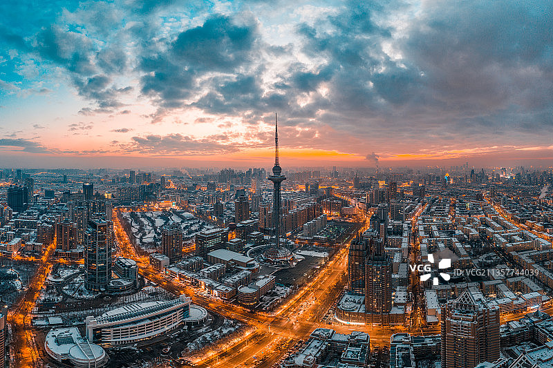 中国黑龙江省哈尔滨市城市冬季夜景图片素材