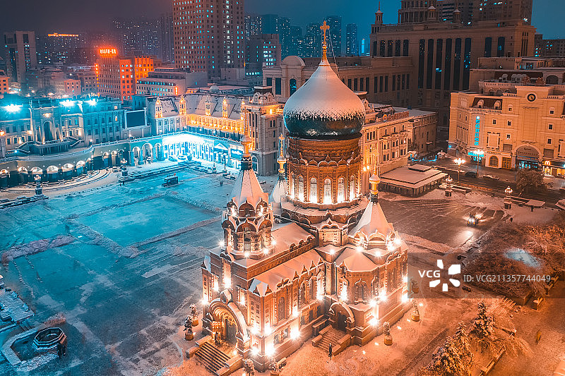 中国黑龙江省哈尔滨市索菲亚教堂雪景图片素材