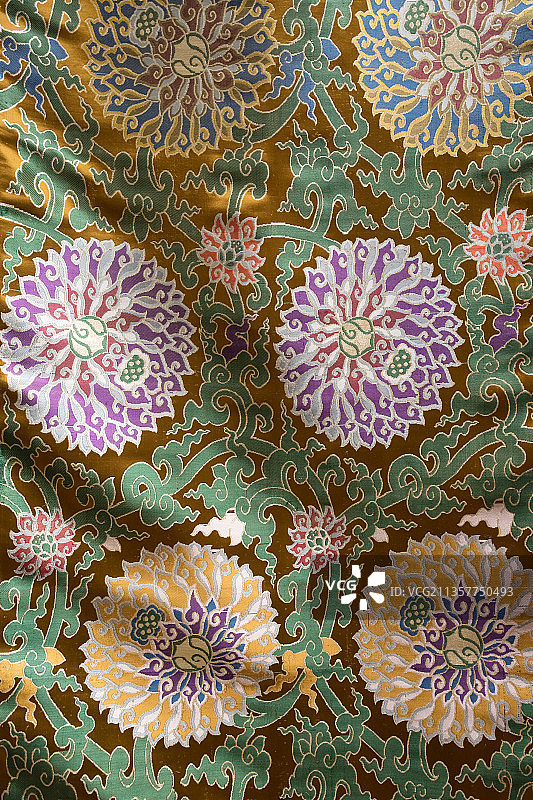 北京清华大学艺术博物馆古铜色地大蕃莲纹锦匹料清图片素材