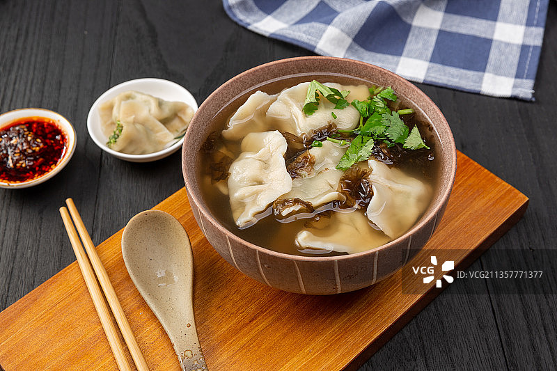 酸汤水饺图片素材