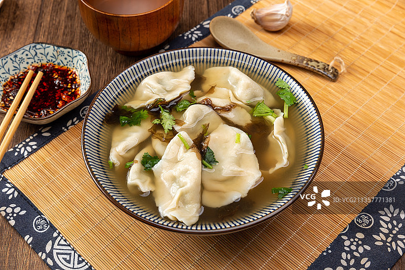 酸汤水饺图片素材