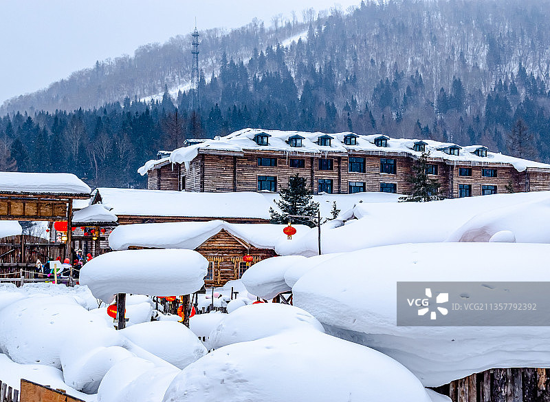 雪乡的屋顶的雪和雪蘑菇图片素材