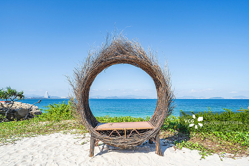 海南省三亚市海棠区蜈支洲岛草椅图片素材