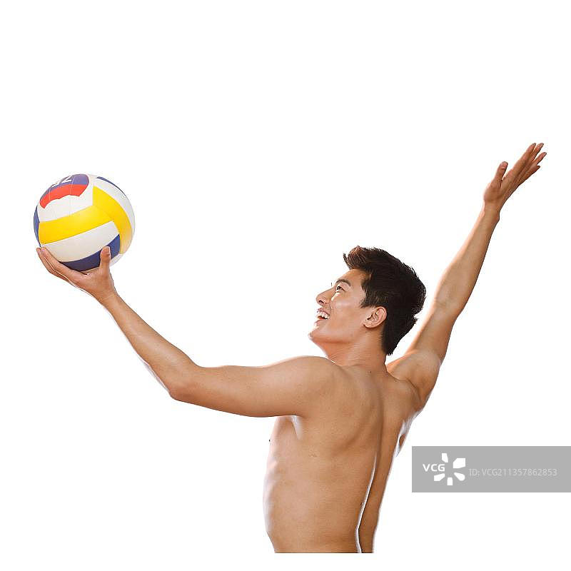 海滩上打球的青年男人图片素材