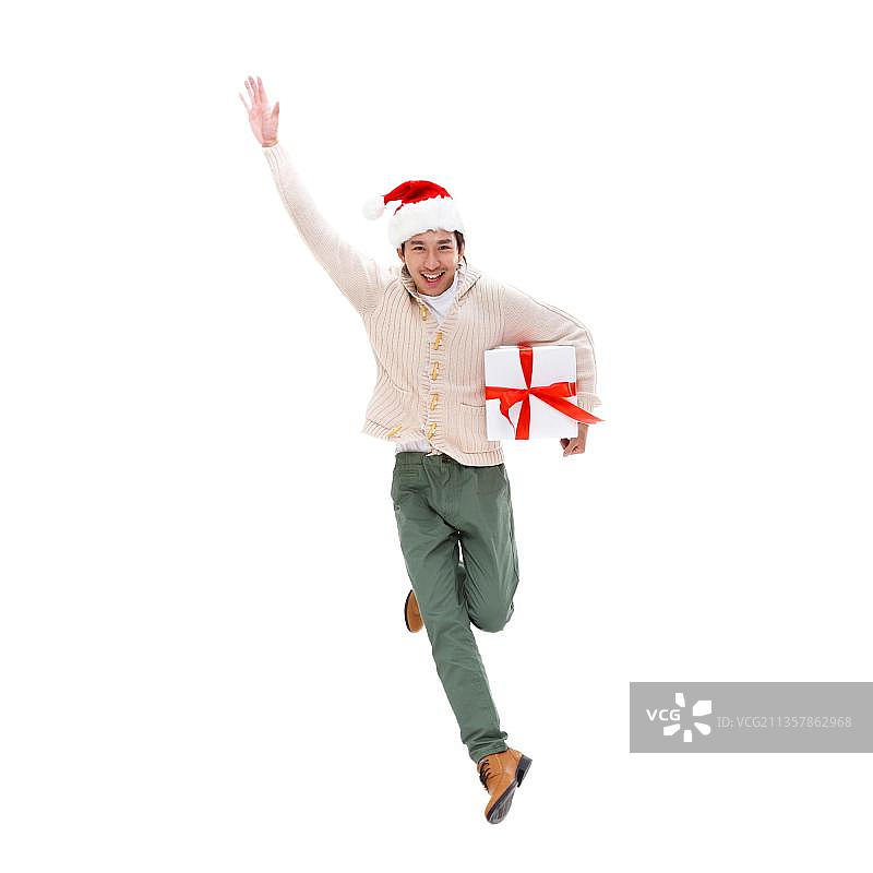 拿着礼品盒的年轻男人图片素材