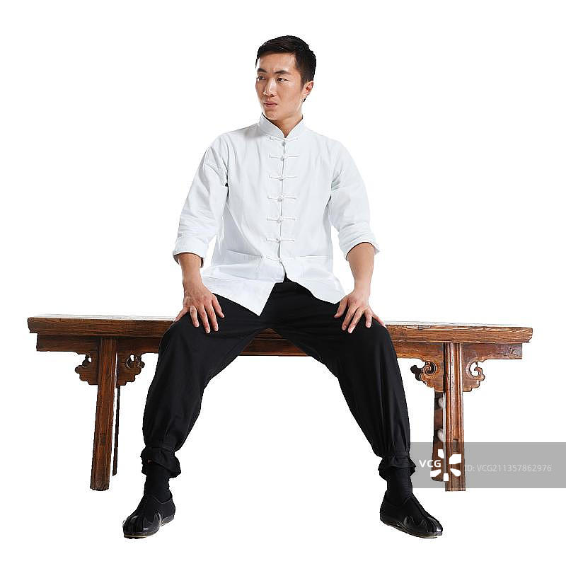 坐着的青年男人图片素材