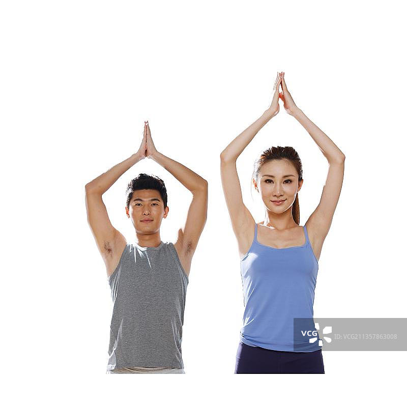 做瑜伽的青年情侣图片素材