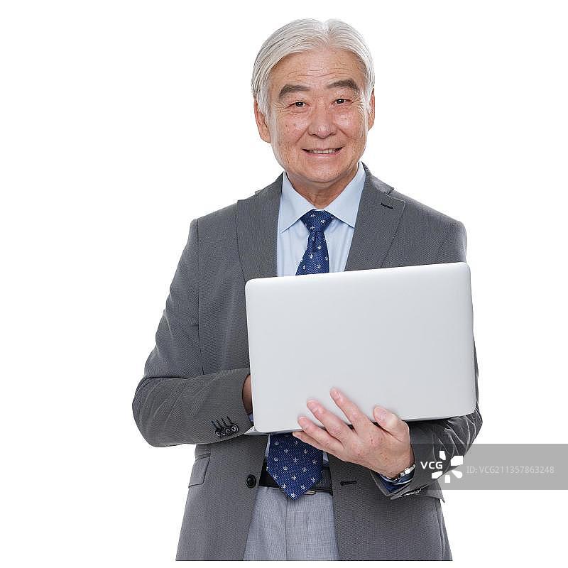 一个成功的老年男人使用电脑图片素材