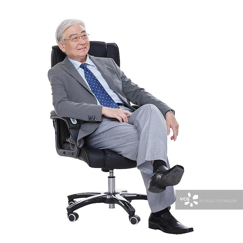 一个休闲的商务老年男人图片素材