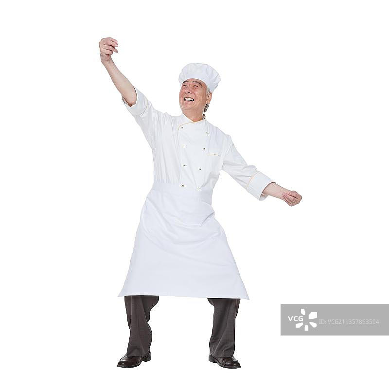穿着厨师服的老年男人做手势图片素材