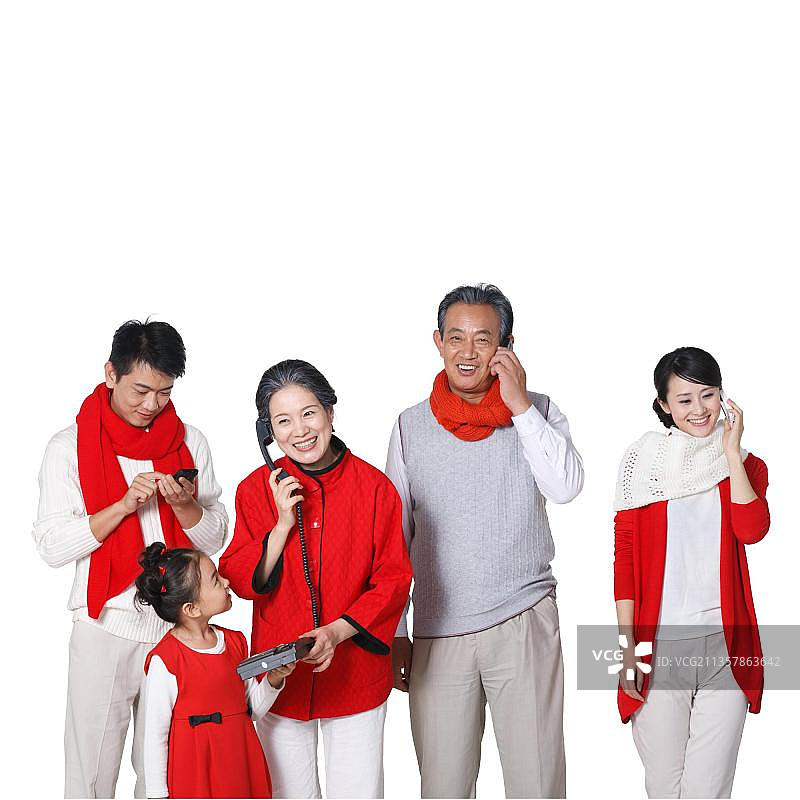 东方家庭过年打电话图片素材