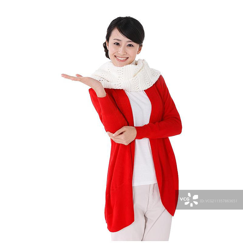 东方女人过年身穿红衣服图片素材