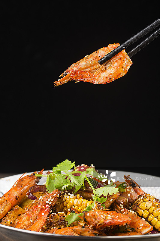 干锅虾传统美食-麻辣干锅虾图片素材