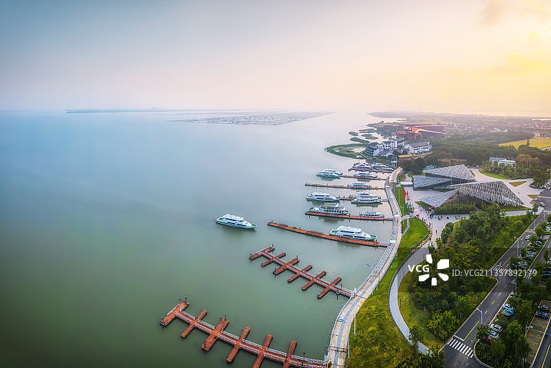 航拍江苏阳澄湖南码头图片素材