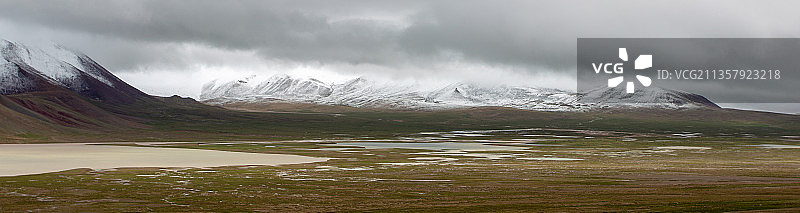中国西藏，唐古拉山，是青藏高原中部的一条近东西走向的山脉。图片素材