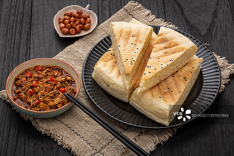 信阳大饼蘸酱图片素材