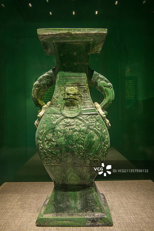 通州博物馆绿釉方形陶瓶辽代1991年通州宾馆出土图片素材