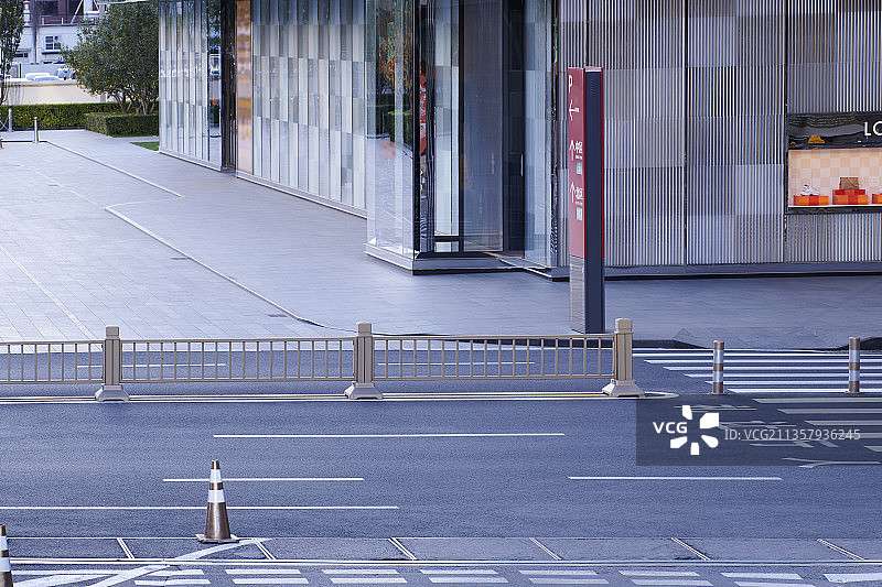 北京CBD奢侈品旗舰店城市道路图片素材