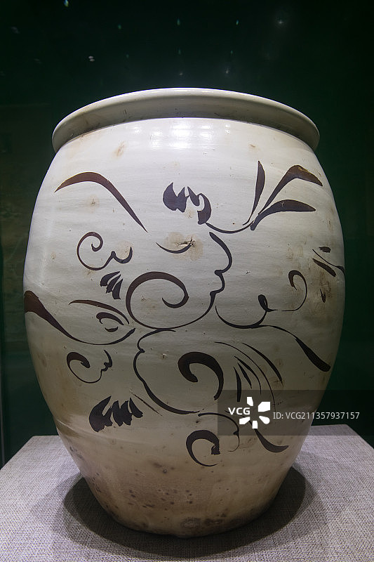 北京通州博物馆金磁州窑花卉小缸金代2014年通州北关出土图片素材