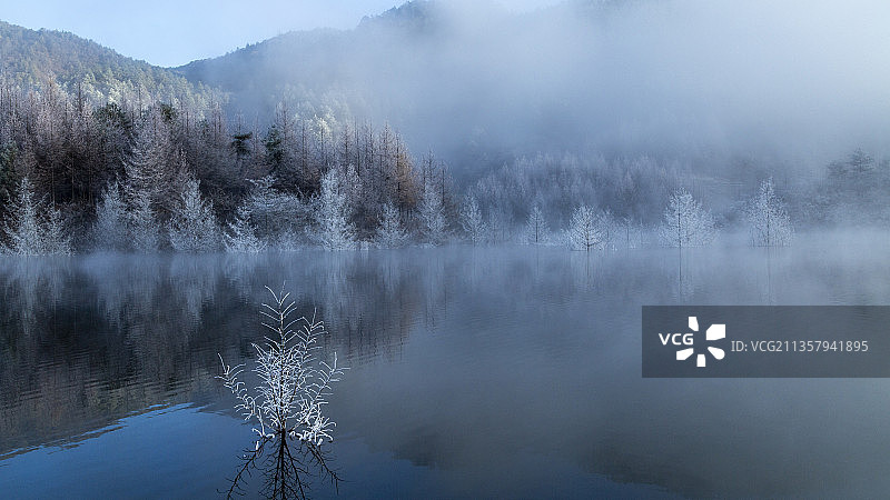 梦幻红池图片素材
