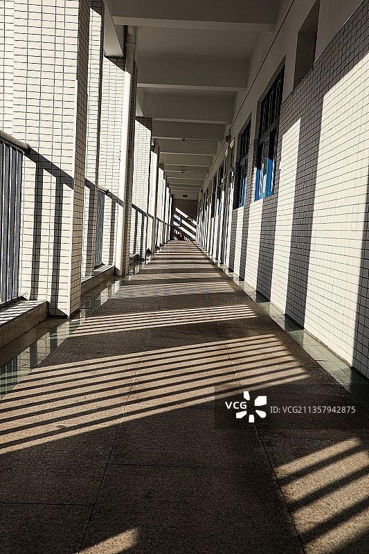 长廊光影图片素材