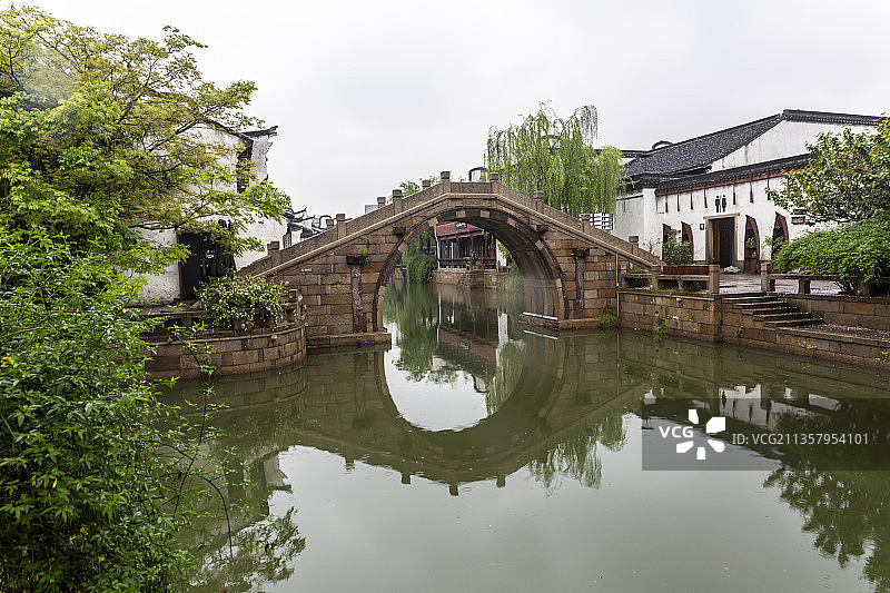 雨中的浙江嘉兴月河历史街区图片素材