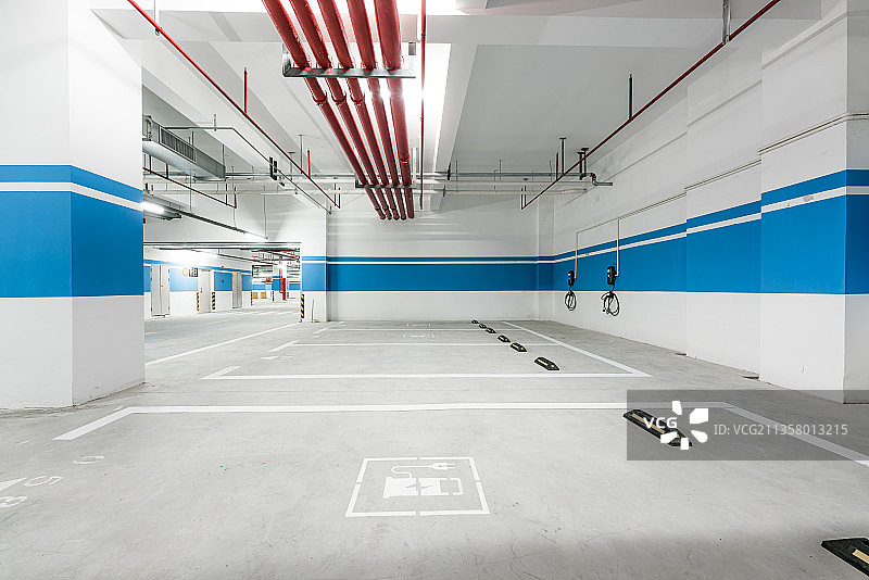 新能源车充电桩,停车库,停车位,汽车,地下,地下室图片素材