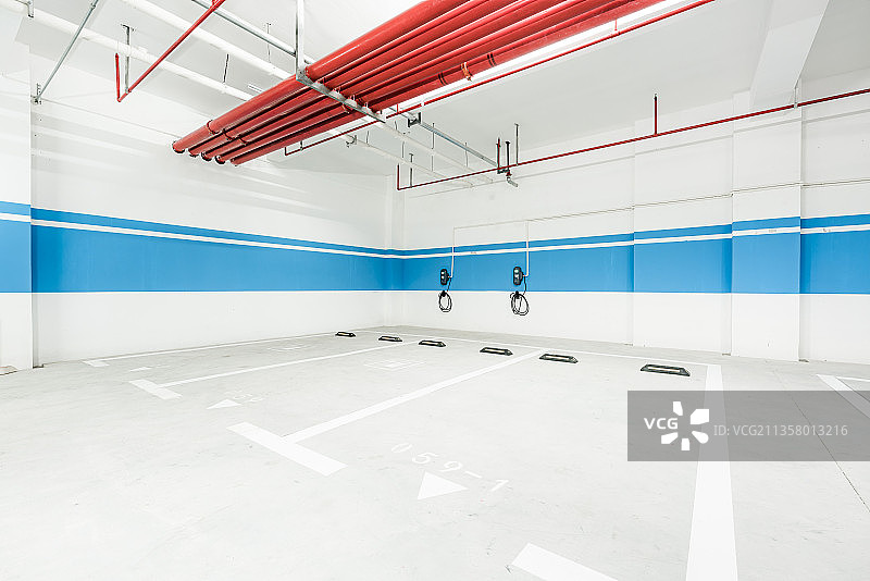 新能源车充电桩,停车库,停车位,汽车,地下,地下室图片素材
