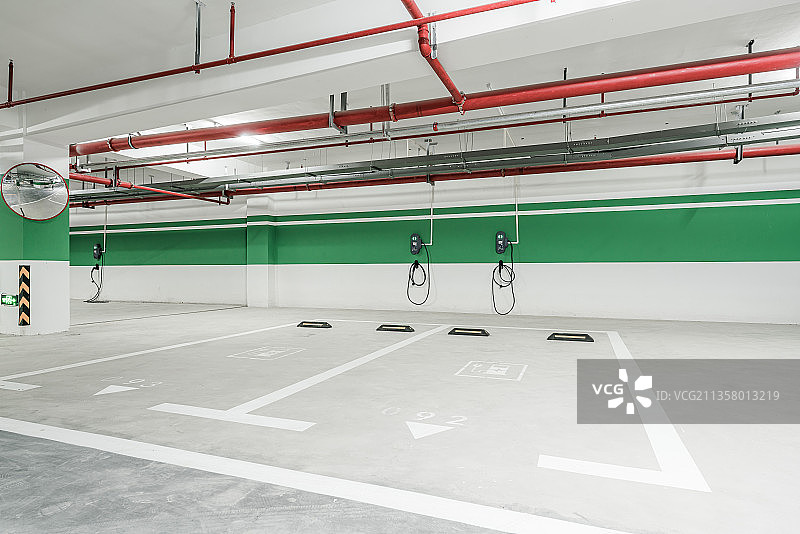 新能源车充电桩,停车库,停车位,汽车,地下,地下室图片素材