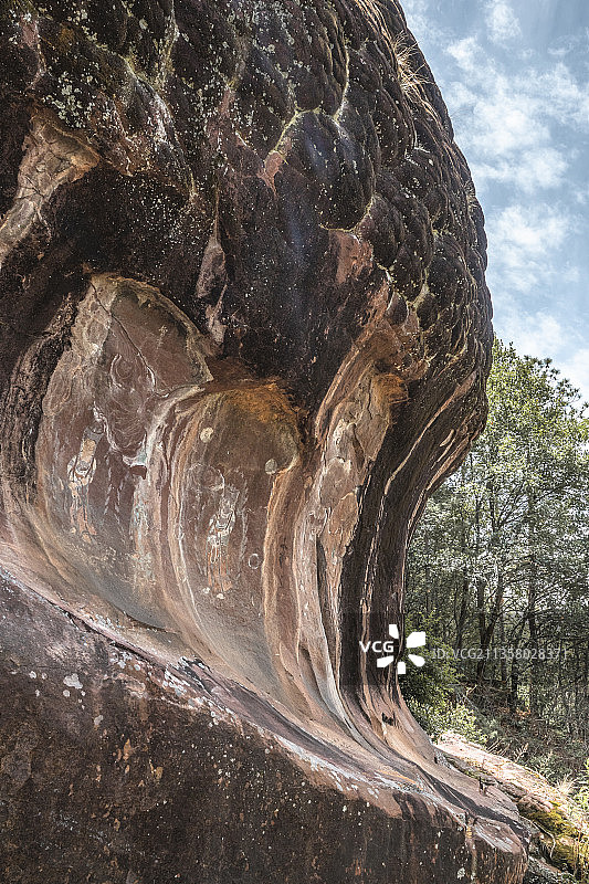 云南剑川石宝山石钟山石窟岩画图片素材