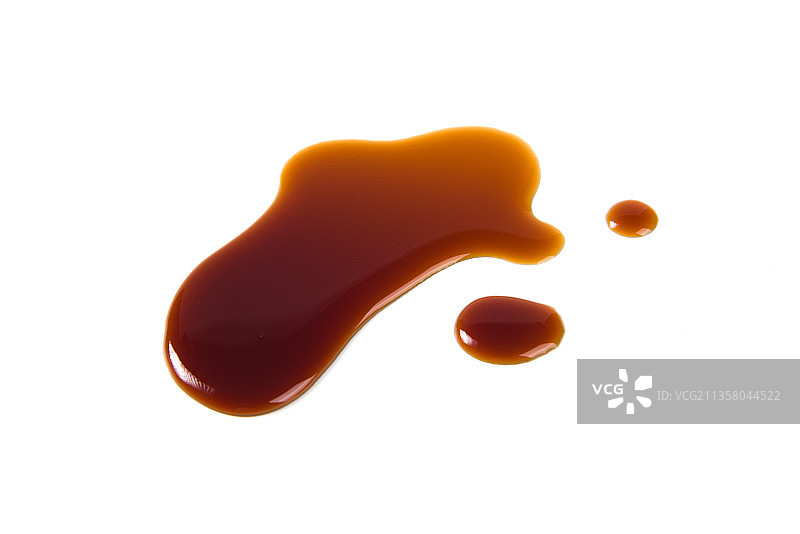 白色背景上散落的酱油图片素材