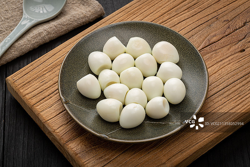 剥了壳的鹌鹑蛋图片素材