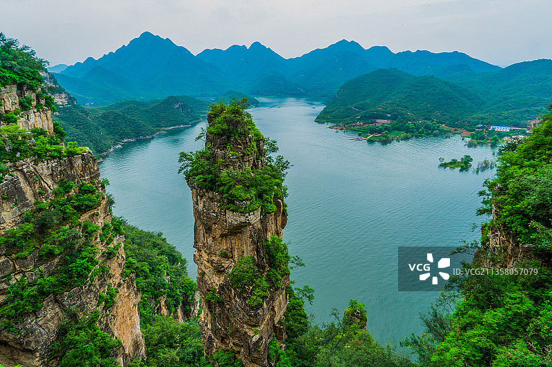 易水湖山峰山势风光图片素材