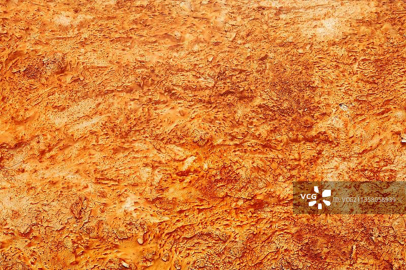 黄石国家公园中途间歇泉盆地的藻类和细菌垫及矿藏沉积物图片素材