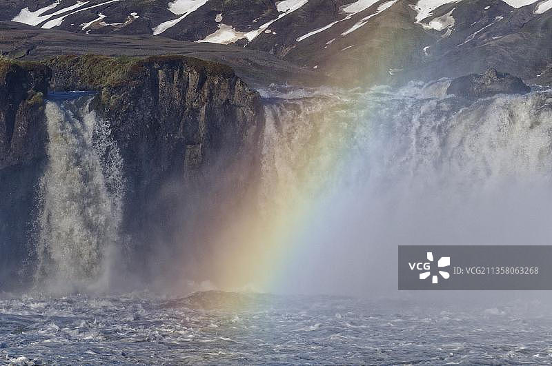 冰岛神灵瀑布上空的彩虹图片素材
