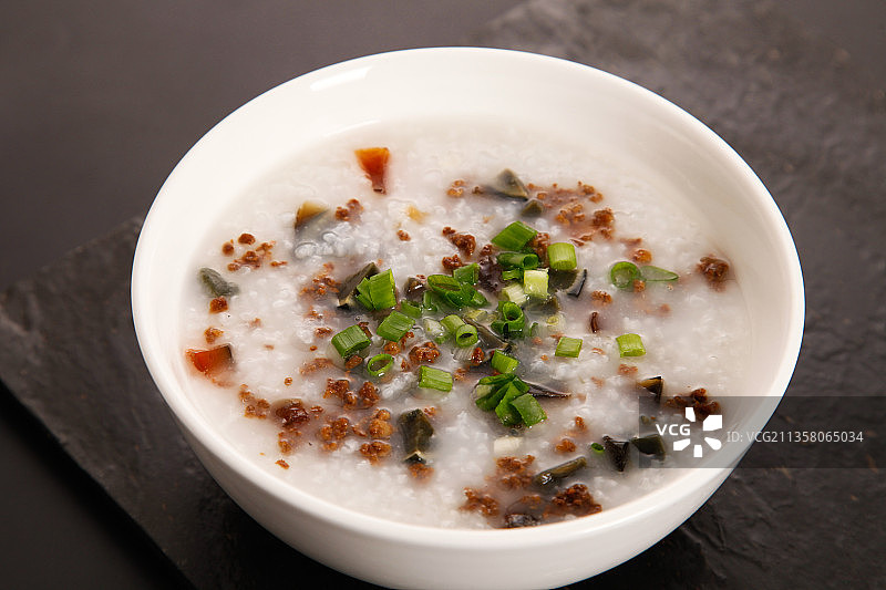 一碗皮蛋瘦肉粥图片素材