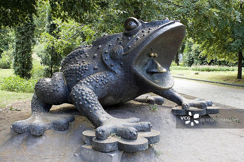 蟾蜍：蟾蜍青铜雕像，钱币，Oleg Pinchuk，Krestschatzky公园，Khreschchatyj公园，基辅图片素材
