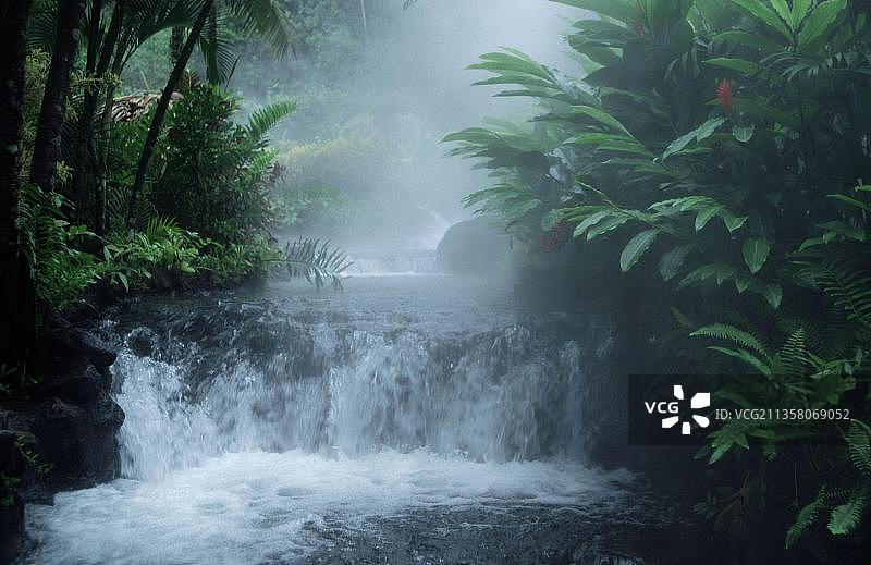 阿雷纳火山附近的瀑布，哥斯达黎加图片素材