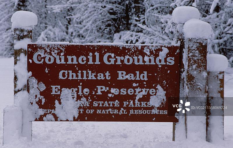 奇尔卡特秃鹰保护区入口标志，阿拉斯加州海恩斯图片素材