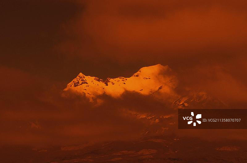 新西兰汤加里罗国家公园鲁阿佩胡火山峰顶图片素材