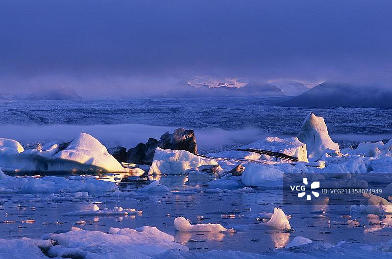 冰岛杰古沙龙冰川湖风光图片素材