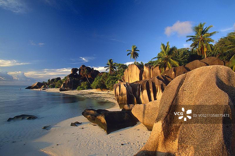 非洲塞舌尔，拉迪格岛，银安斯源热带海滩图片素材