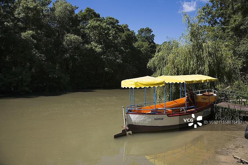 保加利亚索佐波尔附近罗波塔莫自然保护区的游览船图片素材