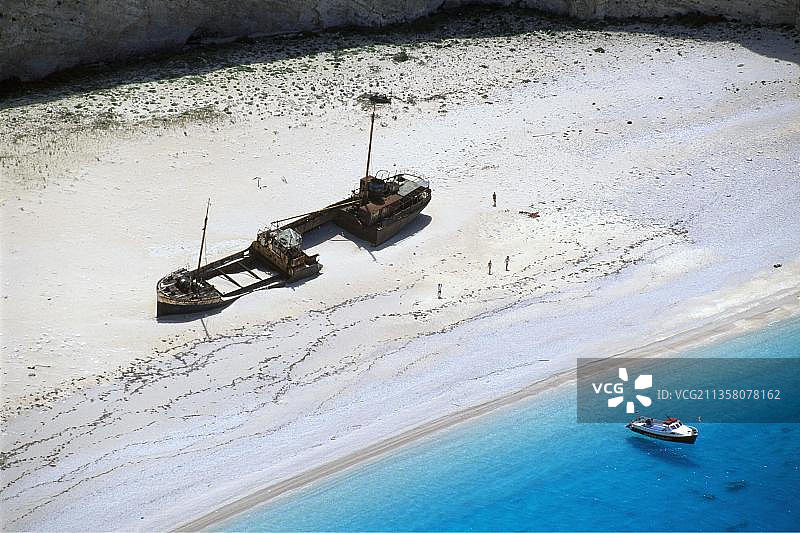 希腊扎金索斯岛沉船湾的沉船图片素材