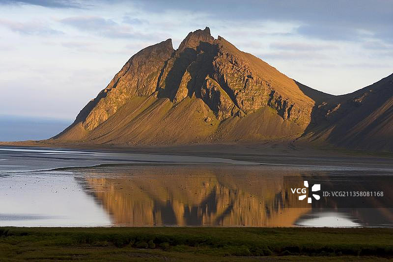 群山，靠近霍芬，南海岸，霍芬，冰岛，欧洲图片素材
