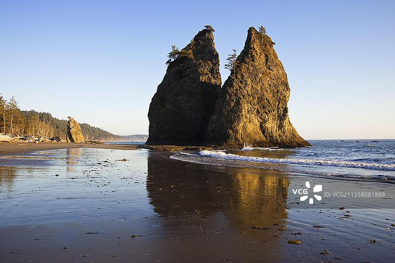 里亚托海滩：美国华盛顿州奥林匹克半岛西海岸岩石风光图片素材