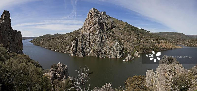 西班牙埃斯特雷马杜拉蒙弗拉格国家公园佩纳法尔孔岩石图片素材