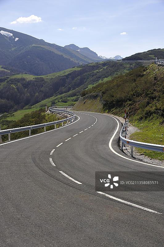 欧洲西班牙阿斯图里亚斯欧罗巴山峰街景图片素材